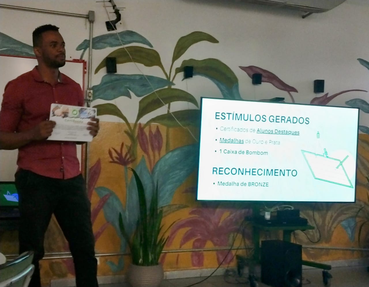 Escola Newton Câmara
